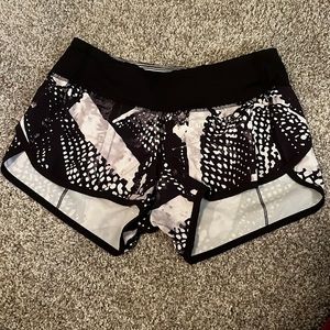 Lululemon Speed-up lined shorts 2.5” size 2